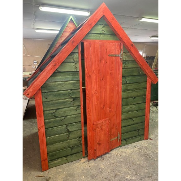 Przepiękny kurnik dla szczęśliwych kurek Białego SaiBaby