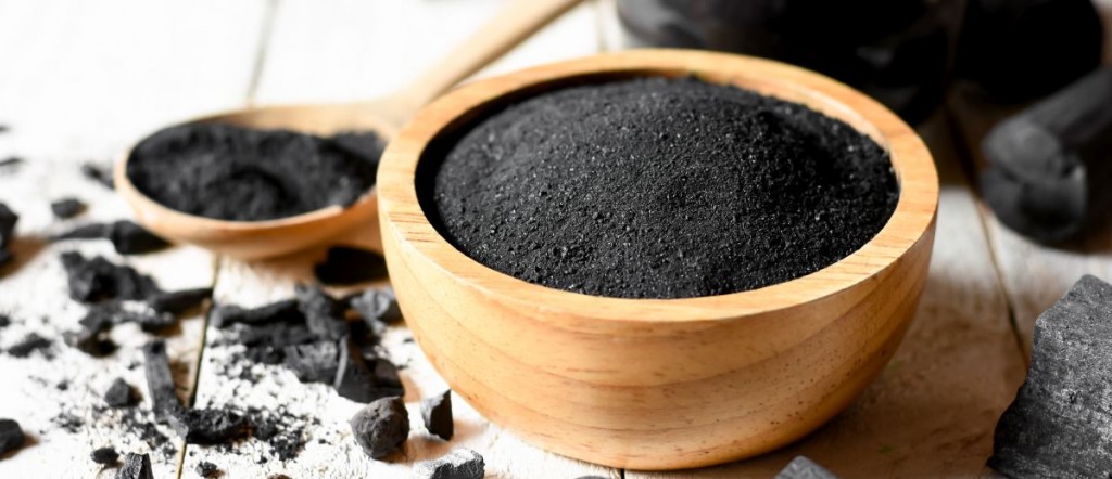 Dlaczego warto mieć w apteczce węgiel drzewny?