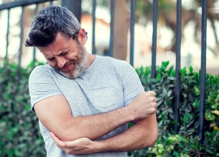 Ćwiczenia na ból w łokciu